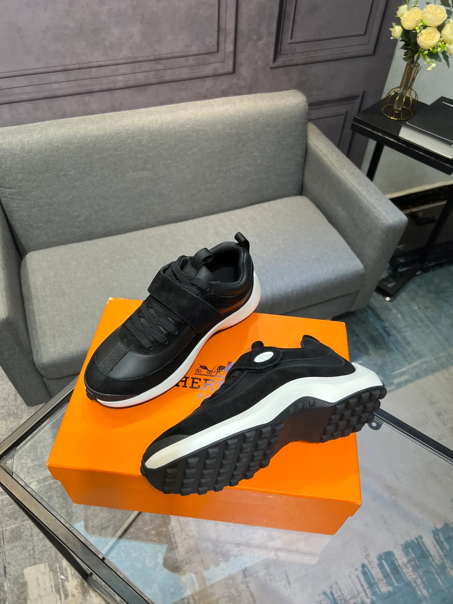 Men's shoes 💰600 Actual photos 🎬 [Hermès] Couple style, official website synchronization Counter quality French Paris catwalk style Simple and classic Imported original fabric Original 1:1 outsole! The highest version on the market! Size: Female 35-41. Male 39-45 (female 41, male 45 customized)